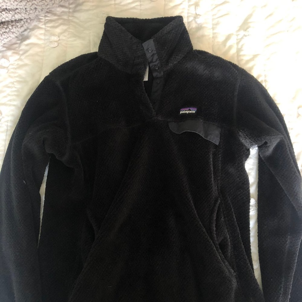 A womens Patagonia fleece pullover